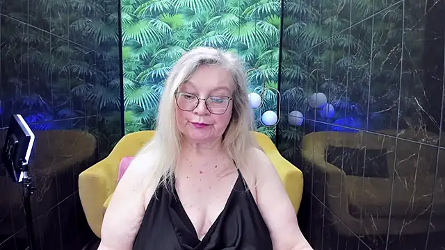 Snapshot of NataliMellow chatting on 01.14.25 NataliMellow online show from 01.14.25