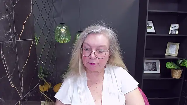 Snapshot of NataliMellow chatting on 01.18.25 NataliMellow online show from 01.18.25