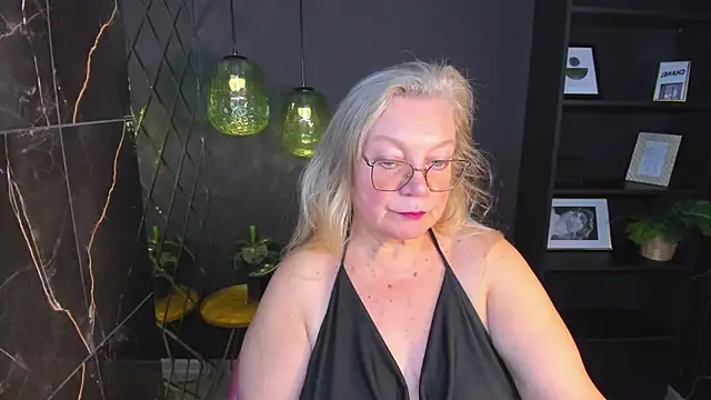 Snapshot of NataliMellow chatting on 10.23.25 NataliMellow online show from 10.23.25