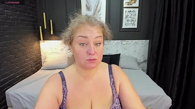 JenniferLight online show from 12.22.24