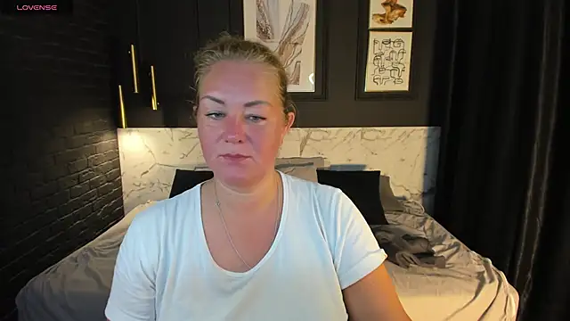 JenniferLight online show from 09.10.25