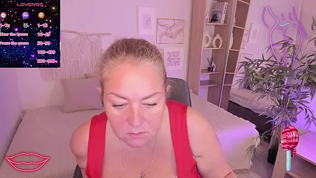 Snapshot of JenniferLight chatting on 11.01.25 JenniferLight online show from 11.01.25