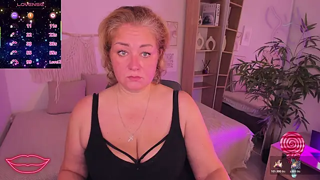 Snapshot of JenniferLight chatting on 11.06.25 JenniferLight online show from 11.06.25