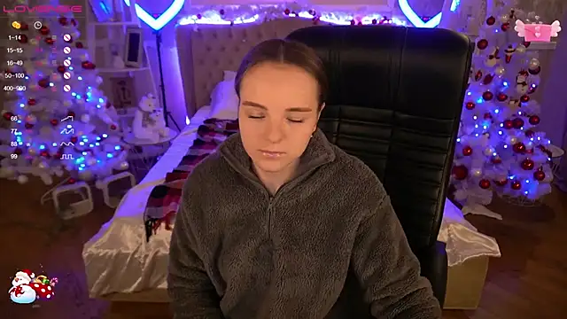 FoxyShy online show from 12.18.24