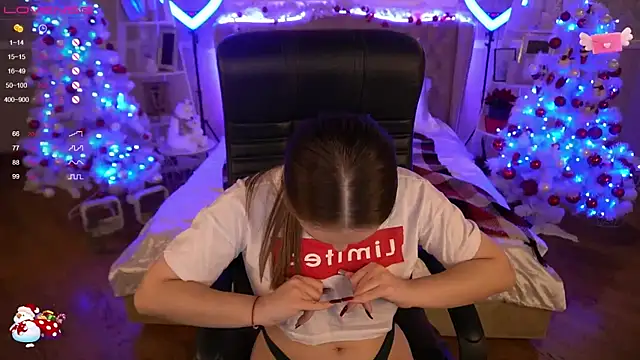 FoxyShy online show from 12.20.24