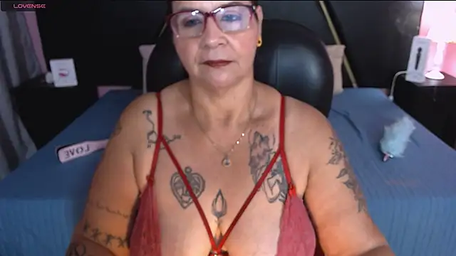 Snapshot of laura_riley chatting on 02.21.25 laura riley online show from 02.21.25