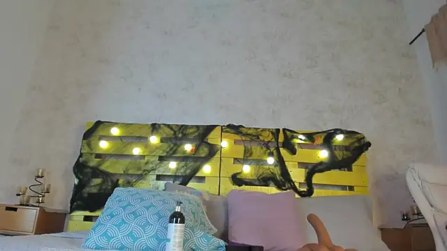 cristinapuerta  online show from 10.21.25