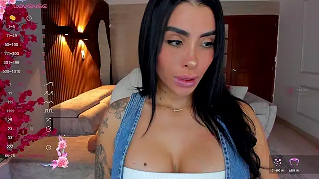 Snapshot of Sarah_Stone_ chatting on 09.17.25 Sarah Stone  online show from 09.17.25