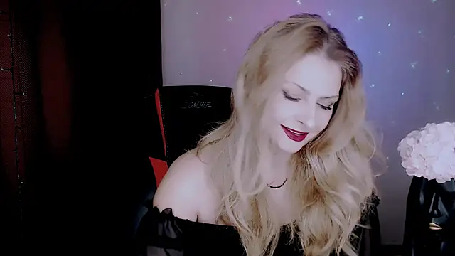 Snapshot of Eleonores chatting on 09.17.25 Eleonores online show from 09.17.25