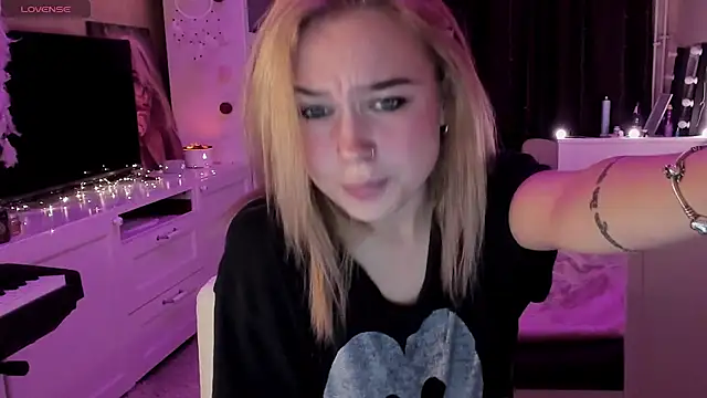 MaryDreaminess online show from 03.22.25