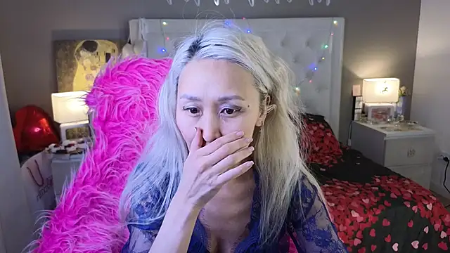 RoxalanaStar online show from 02.20.26