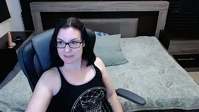 Snapshot of DesreRose chatting on 09.29.25 DesreRose online show from 09.29.25