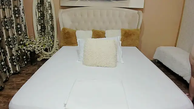 Snapshot of AnneRainn chatting on 10.19.25 AnneRainn online show from 10.19.25