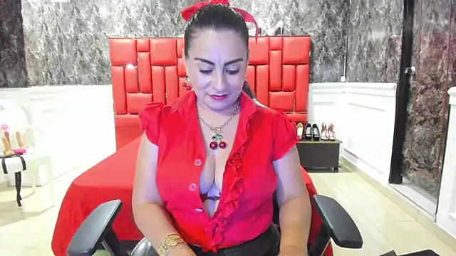Snapshot of Imyourdirtymilf chatting on 12.13.25 Imyourdirtymilf online show from 12.13.25