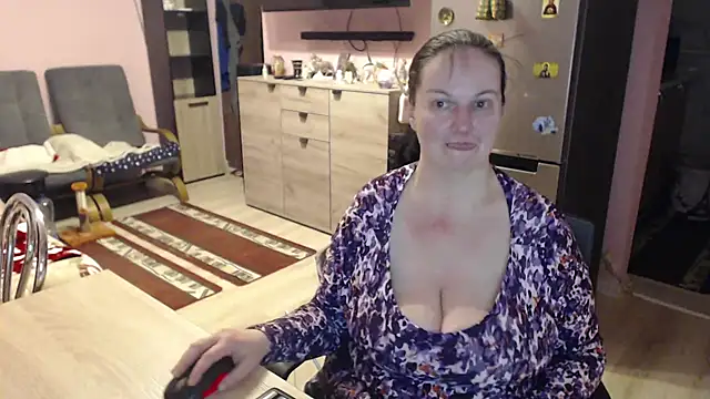 Snapshot of BustyLadyAlma chatting on 02.22.25 BustyLadyAlma online show from 02.22.25