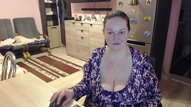 Snapshot of BustyLadyAlma chatting on 03.08.25 BustyLadyAlma online show from 03.08.25