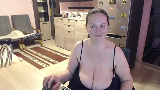 Snapshot of BustyLadyAlma chatting on 03.22.25 BustyLadyAlma online show from 03.22.25