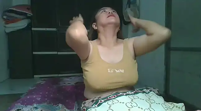 Snapshot of Kariebabe chatting on 02.20.25 Kariebabe online show from 02.20.25