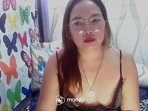 Snapshot of BURBERRY69 chatting on 10.04.25 BURBERRY69 online show from 10.04.25