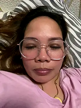 Snapshot of BURBERRY69 chatting on 10.04.25 BURBERRY69 online show from 10.04.25