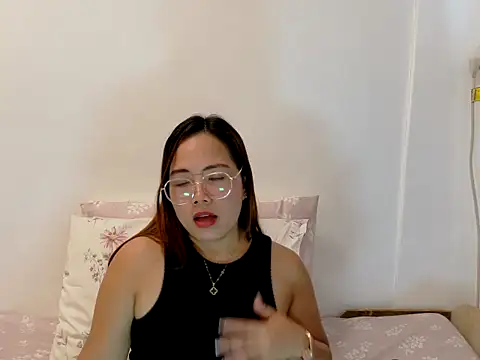 Snapshot of BURBERRY69 chatting on 05.12.26 BURBERRY69 online show from 05.12.26