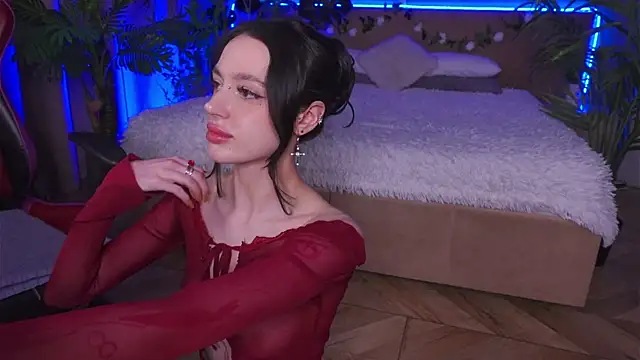 Snapshot of Devilinee chatting on 01.14.25 Devilinee online show from 01.14.25