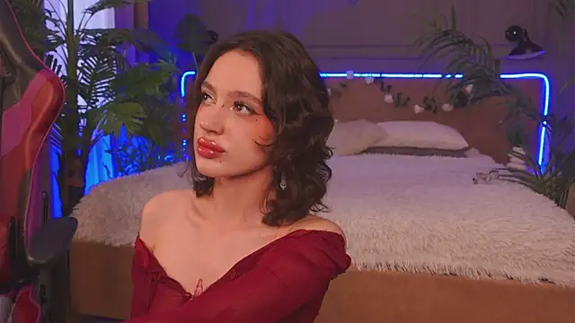 Snapshot of Devilinee chatting on 09.19.25 Devilinee online show from 09.19.25