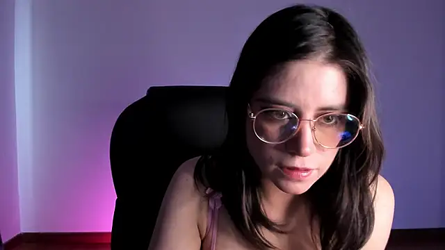 HazelKush online show from 10.04.25