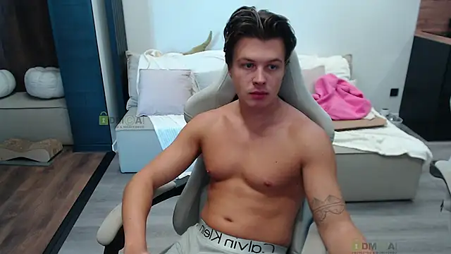 Snapshot of Sunny-Girl1 chatting on 10.08.25 Sunny-Girl1 online show from 10.08.25