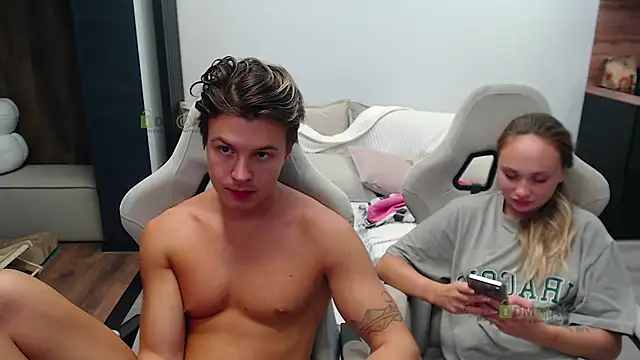 Snapshot of Sunny-Girl1 chatting on 10.10.25 Sunny-Girl1 online show from 10.10.25