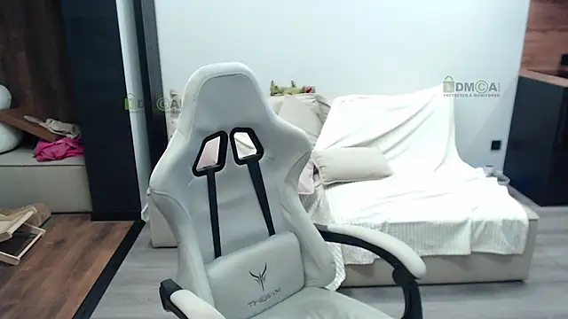 Snapshot of Sunny-Girl1 chatting on 10.14.25 Sunny-Girl1 online show from 10.14.25