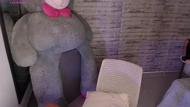 TinnaCobb online show from 04.01.26