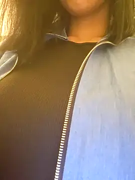 Snapshot of misscectito13 chatting on 10.24.25 misscectito13 online show from 10.24.25