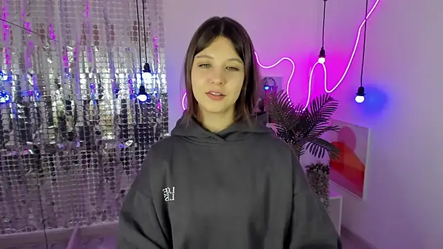 Snapshot of ElizaMild chatting on 12.05.24 ElizaMild online show from 12.05.24