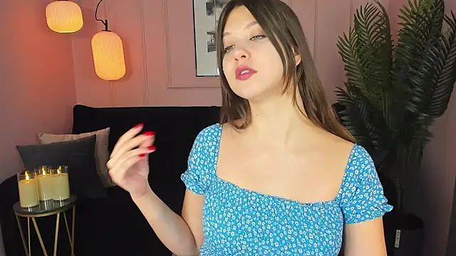 Snapshot of ElizaMild chatting on 12.06.24 ElizaMild online show from 12.06.24