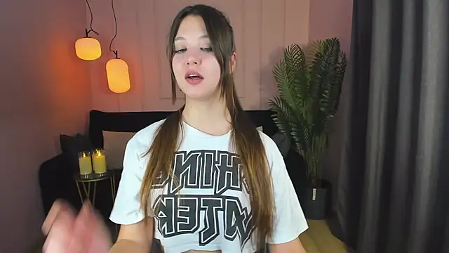 Snapshot of ElizaMild chatting on 12.15.24 ElizaMild online show from 12.15.24