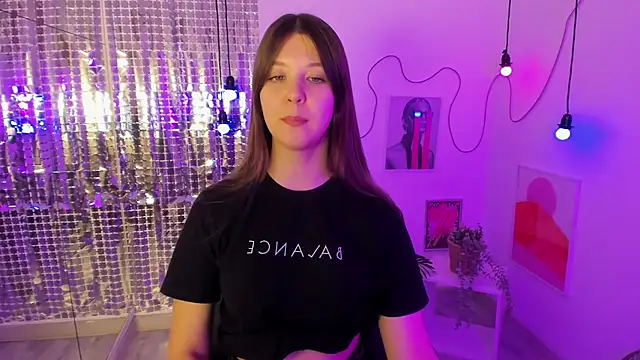 Snapshot of ElizaMild chatting on 12.20.24 ElizaMild online show from 12.20.24