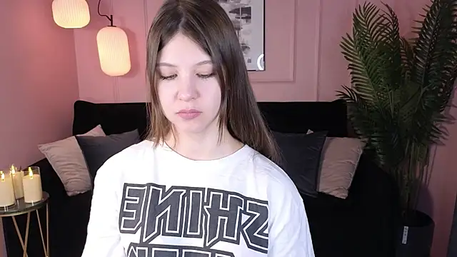 Snapshot of ElizaMild chatting on 12.26.24 ElizaMild online show from 12.26.24