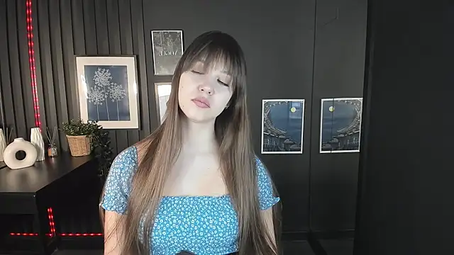 Snapshot of ElizaMild chatting on 01.23.25 ElizaMild online show from 01.23.25