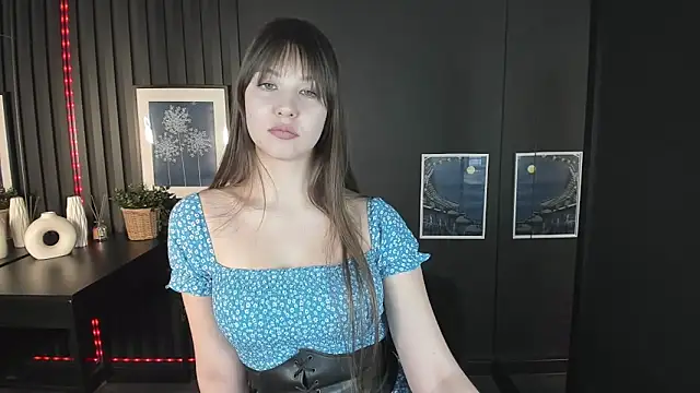 Snapshot of ElizaMild chatting on 01.23.25 ElizaMild online show from 01.23.25