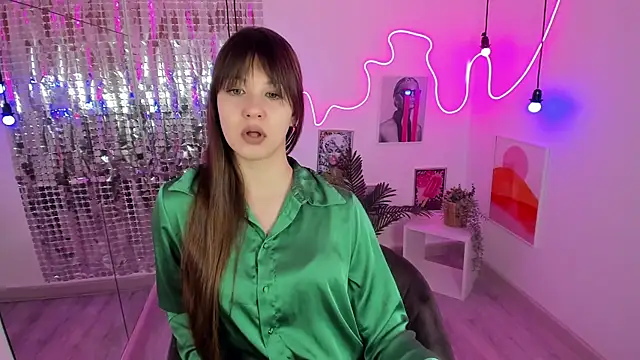 Snapshot of ElizaMild chatting on 01.28.25 ElizaMild online show from 01.28.25