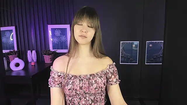 Snapshot of ElizaMild chatting on 02.04.25 ElizaMild online show from 02.04.25