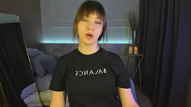 Snapshot of ElizaMild chatting on 02.20.25 ElizaMild online show from 02.20.25