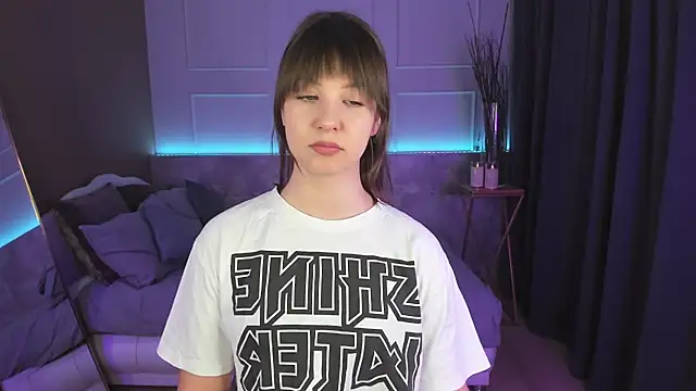 Snapshot of ElizaMild chatting on 02.23.25 ElizaMild online show from 02.23.25