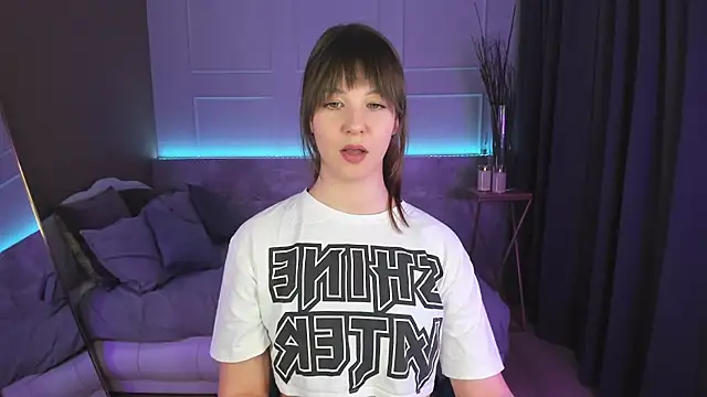 Snapshot of ElizaMild chatting on 02.23.25 ElizaMild online show from 02.23.25