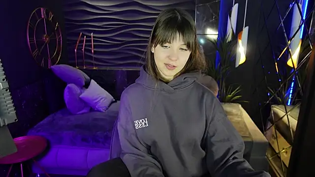 Snapshot of ElizaMild chatting on 02.25.25 ElizaMild online show from 02.25.25