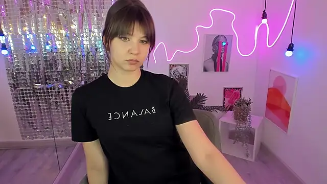 Snapshot of ElizaMild chatting on 03.02.25 ElizaMild online show from 03.02.25