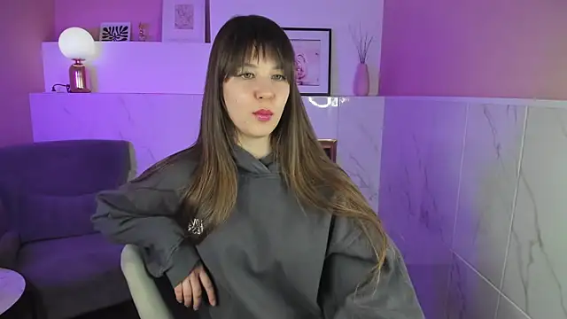 Snapshot of ElizaMild chatting on 03.04.25 ElizaMild online show from 03.04.25