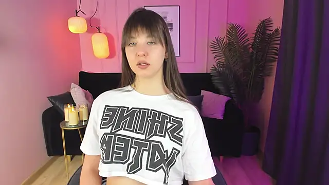 Snapshot of ElizaMild chatting on 03.13.25 ElizaMild online show from 03.13.25