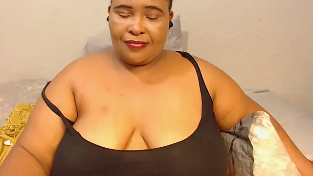 Snapshot of zandile chatting on 01.26.25 zandile online show from 01.26.25